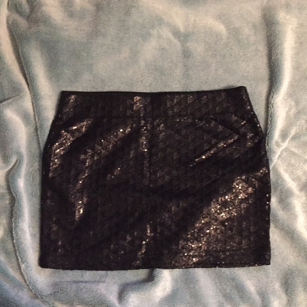 ✨ black sequin skirt ✨